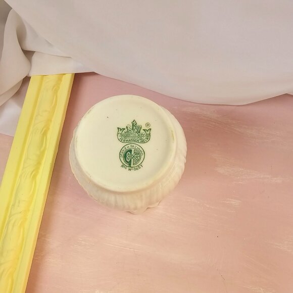 Belleek Porcelain Lily of the Valley Spill Vase, Vintage, 1955-65 - Picture 4 of 8